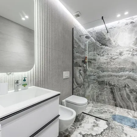 Modern Oasis Apartment *